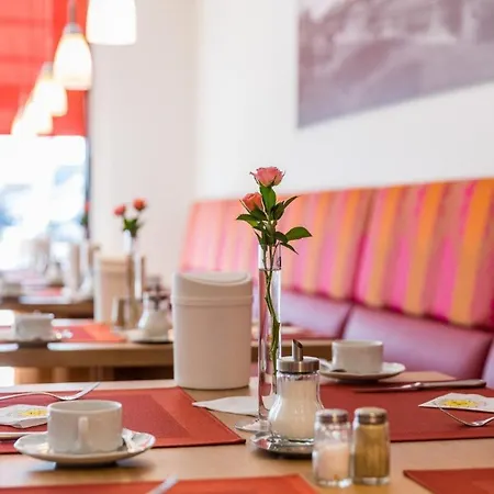 فندق Thoeles*** Am Allerpark Verden فيردين